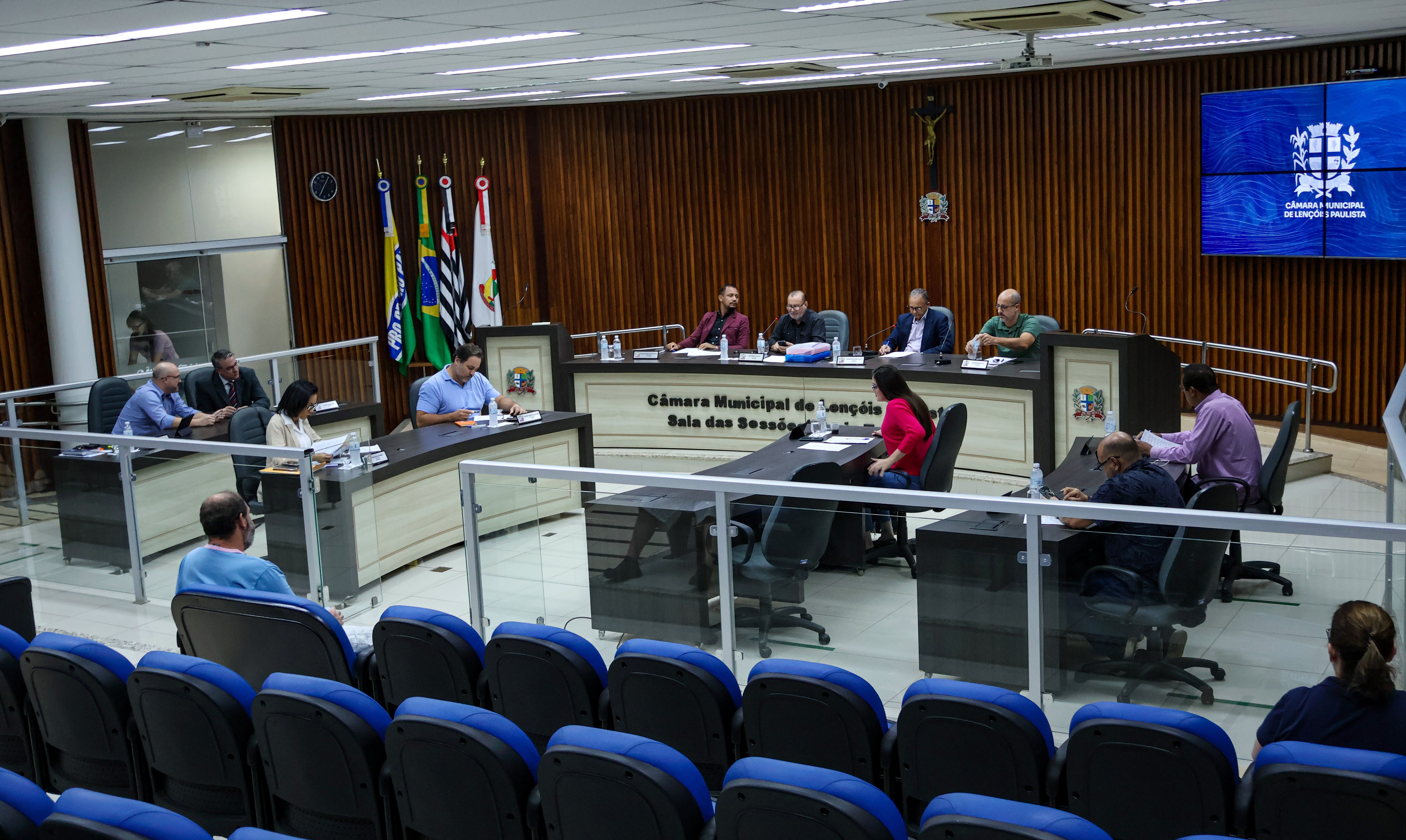 Câmara aprova projeto que altera o quadro de servidores e novas medidas na área da saúde