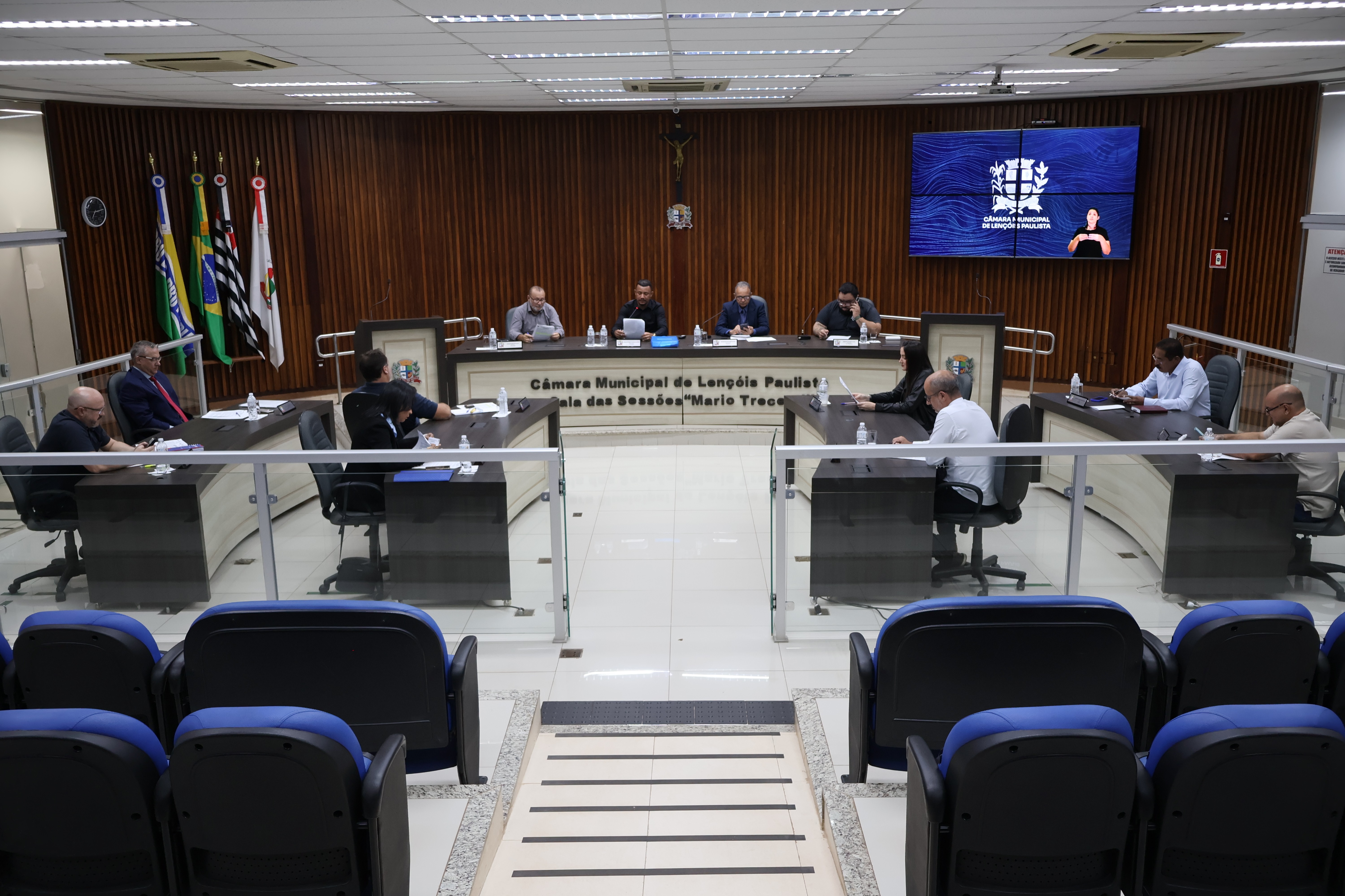 Câmara aprova projetos em regime de urgência durante Sessão Ordinária